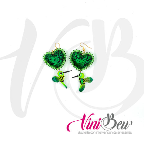 Aretes Corazón Bordado con Colibrí