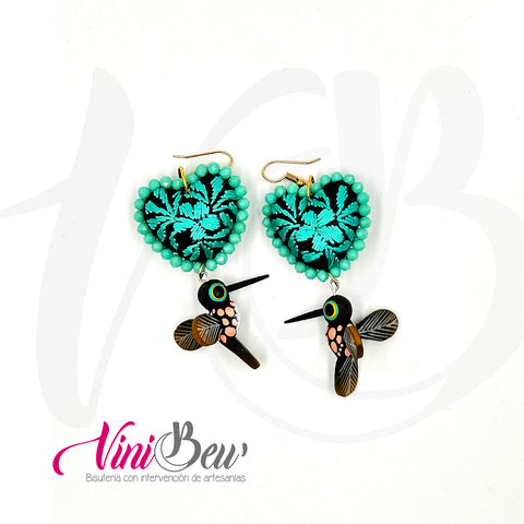 Aretes Corazón Bordado con Colibrí