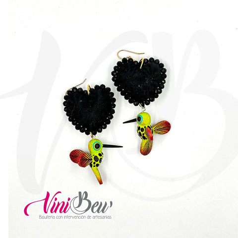 Aretes Corazón Bordado con Colibrí