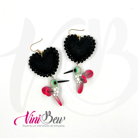 Aretes Corazón Bordado con Colibrí