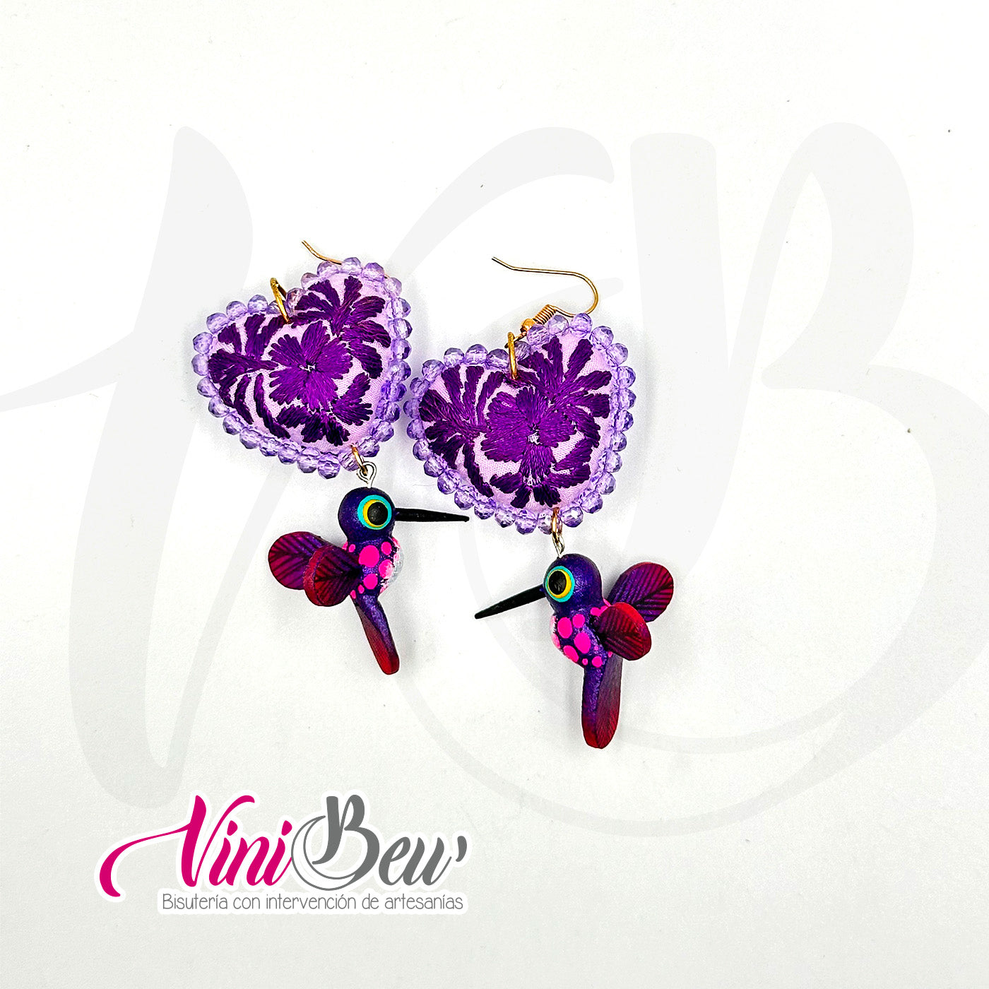 Aretes Corazón Bordado con Colibrí