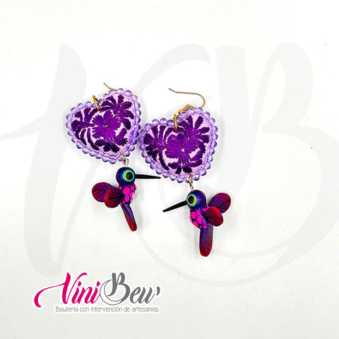 Aretes Corazón Bordado con Colibrí