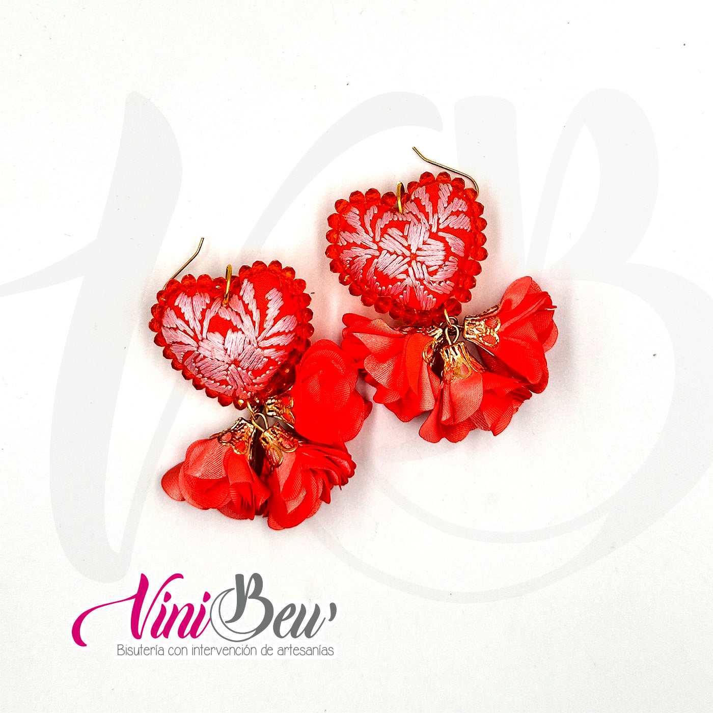 Aretes Corazón Bordado con Flores de Tela
