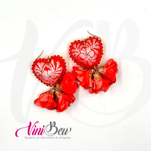 Aretes Corazón Bordado con Flores de Tela