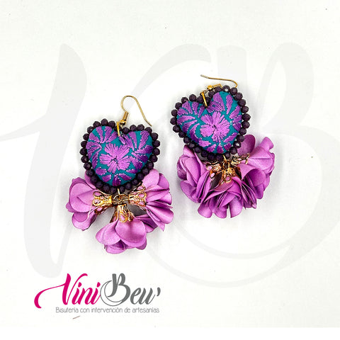 Aretes Corazón Bordado con Flores de Tela