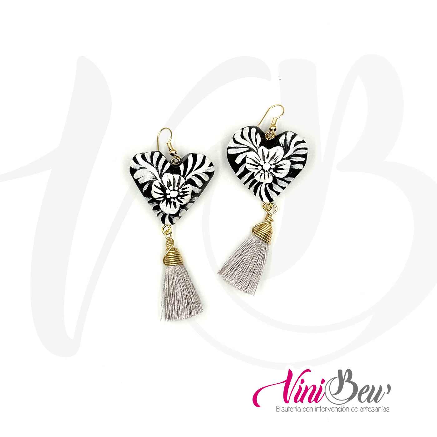 Modelo 5 - Aretes corazón alebrije con motita