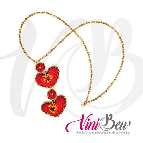 Collar Corazones mini bordado a mano