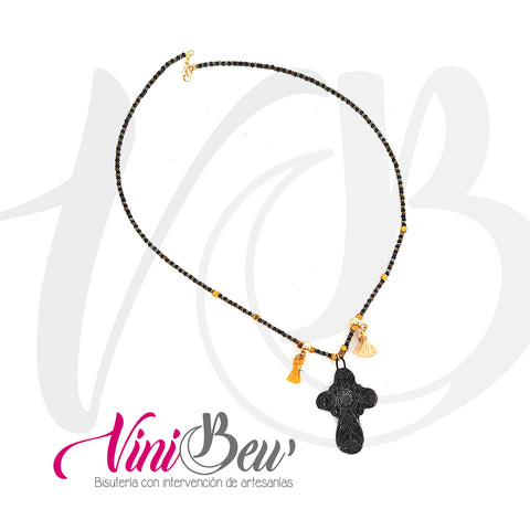 Collar de Cruz de Barro Negro